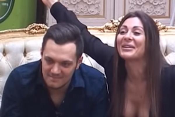 POKUŠALI SU DA SAKRIJU OVU FOTOGRAFIJU: Osvanuo selfi Zorice i Gastoza POSLE SEKSA! (FOTO)