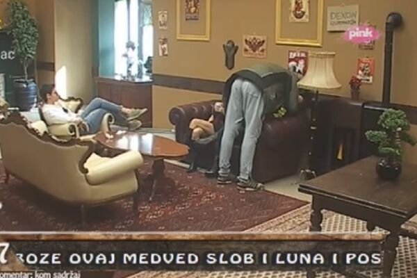 KO JE OVDE LUD?! Janjuš prvo pričao da ima problem s EREKCIJOM, pa zaskočio ANU, SVE SE VIDELO! (VIDEO)