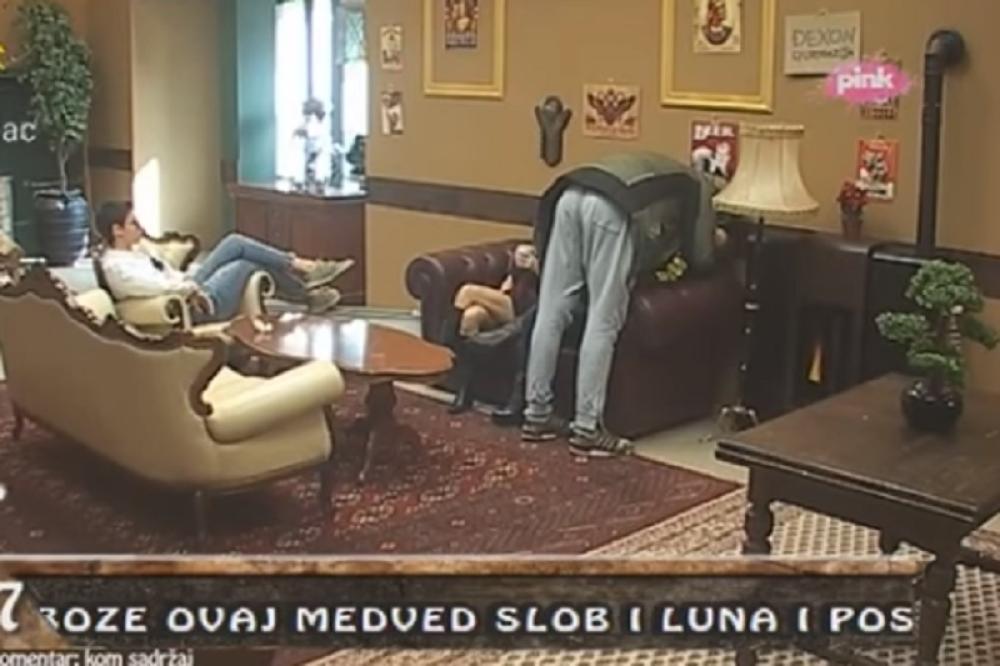 KO JE OVDE LUD?! Janjuš prvo pričao da ima problem s EREKCIJOM, pa zaskočio ANU, SVE SE VIDELO! (VIDEO)