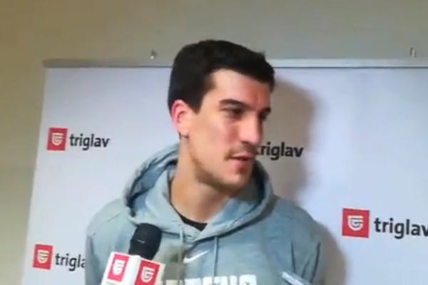 Kešelj davao izjavu posle pobede nad FMP, ali ga je prekinuo Neša Ilić! Svi prisutni su pukli od smeha! (VIDEO)