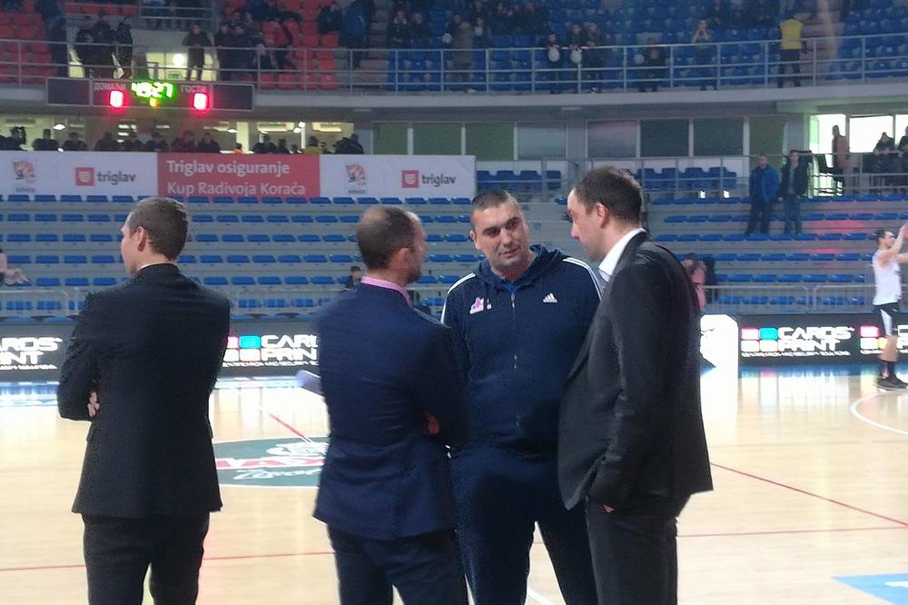 BANDŽA NIJE DOBRO... Nenad Čanak stavlja pobedu u drugi plan posle katastrofalnog pada na glavu centra Partizana! (FOTO) (VIDEO)