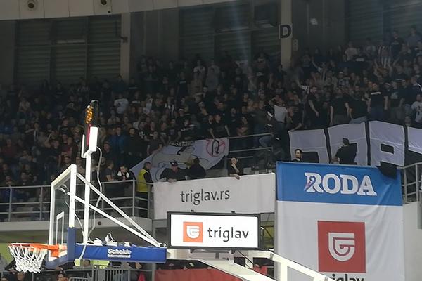 DA LI RAT JENJAVA?! Pobunjeni Grobari prozvali Jug u Čairu! Posle tišine, svi su zapevali zajedno! (VIDEO)