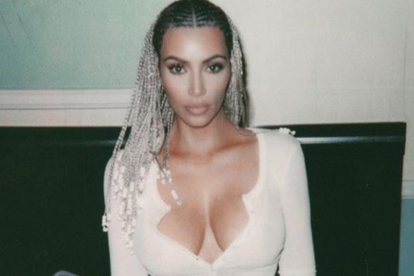 OBJAVLJENA KOMPROMITUJUĆA SLIKA POZNATE STARLETE