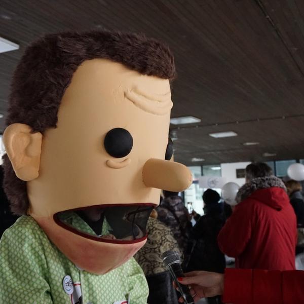 ŠTA RADITE BRE ODRŽALI KONCERT U KNEZ MIHAILOVOJ: Violinom na Acu Lukasa!