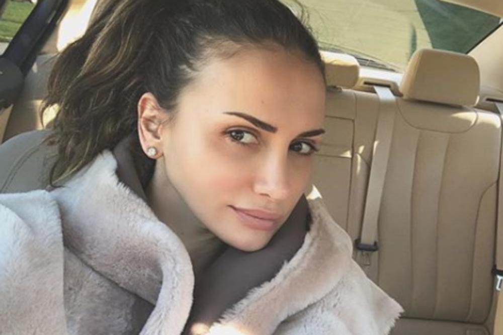 EMINI JAHOVIĆ OVO NIJE PRVI RAZVOD: Sa 17 godina je pobegla od kuće i udala se za OVOG FRAJERA! (FOTO)