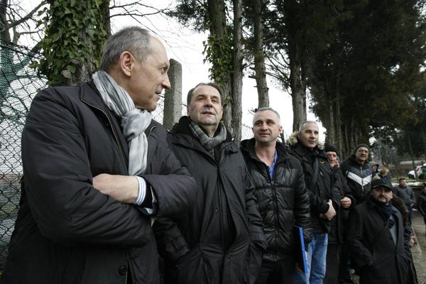 RASIM LJAJIĆ PODELIO POKLONE FUDBALSKOM KLUBU: Dobili su dresove i lopte kao pomoć i podršku