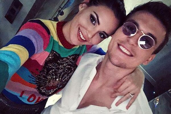 PIKSIJEVA ĆERKA STALA NA LUDI KAMEN: Skromno venčanje, ali haljina i prstenje ostavljaju bez daha! (FOTO)