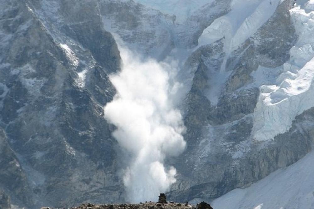 UŽASNA NESREĆA U ŠVAJCARSKOJ: Najmanje dvoje planinara nestalo u lavini