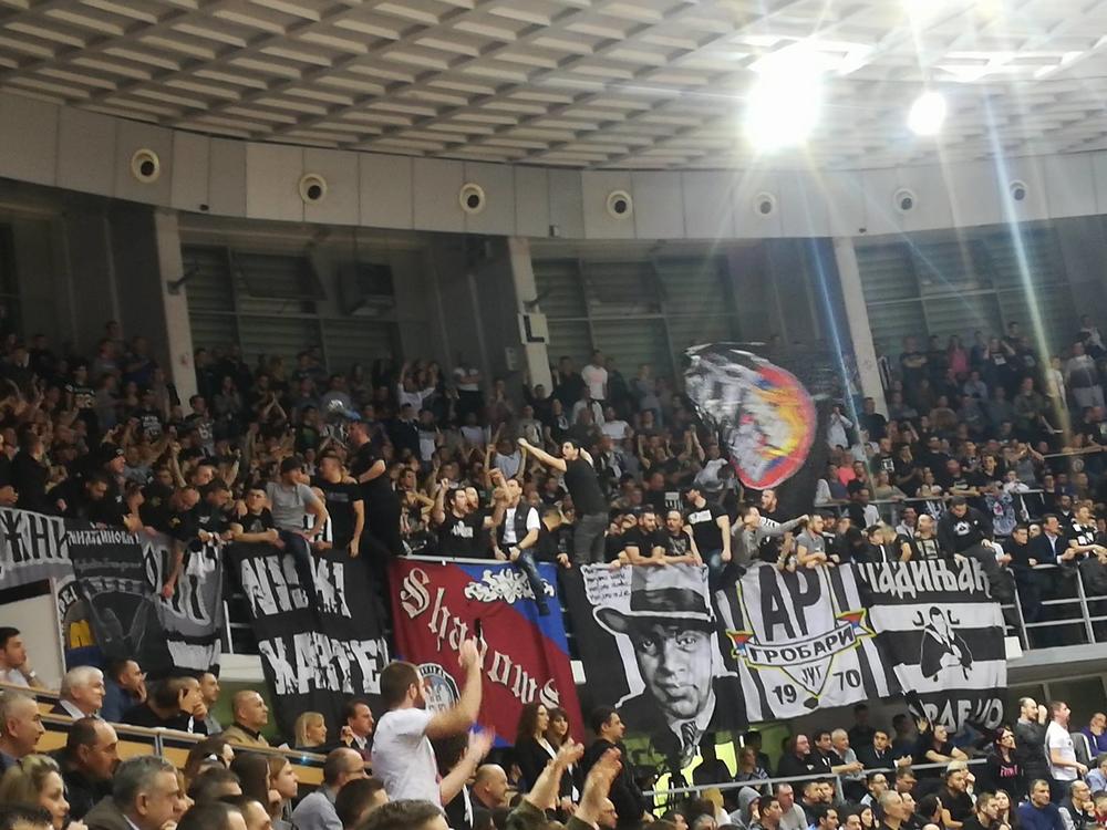 Grobari Jug na meču Crvena zveda - Partizan 