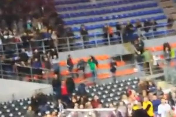 OVO NIJE BILO NA TV! Svi su napustili halu, sem grobarskih frakcija! Tada je BITKA počela! (VIDEO)