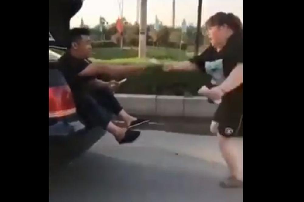 REŠIO JE DA POMOGNE ŽENI DA SMRŠA: Evo kako je uspeo da je motiviše! (VIDEO)