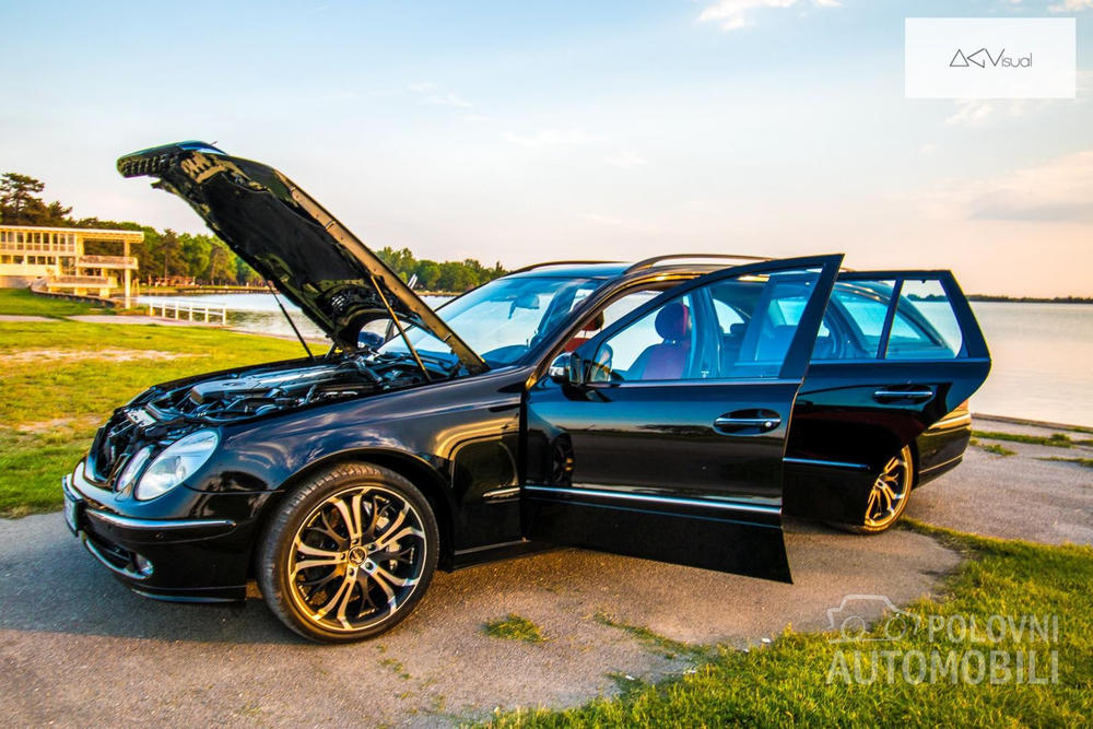 Poseduje aluminijumske felne 