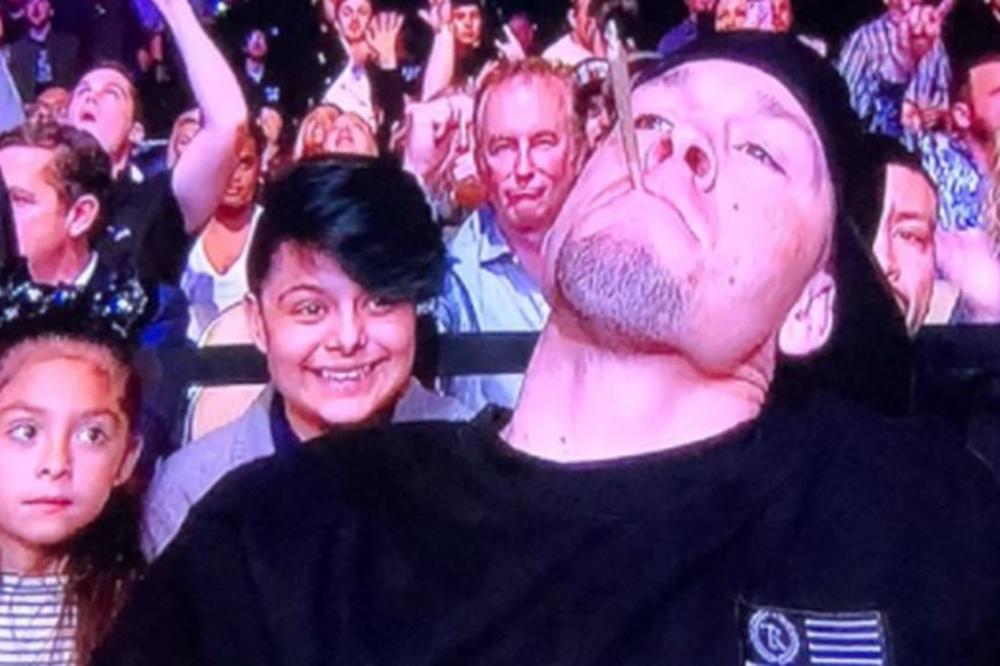 ŠOKIRAO PLANETU! Nejt Dijaz zapalio DŽOINT usred meča! (VIDEO)