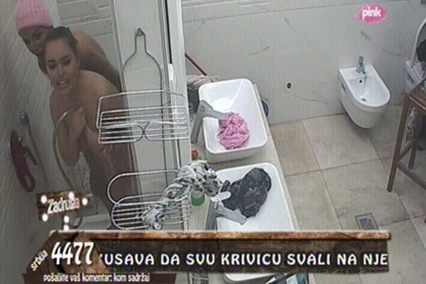 VRUĆE DA NE MOŽE VRELIJE: Jelena Krunić i Ana Korać GOLE pod tušem BEZ CENZURE, ne znaš gde pre da pogledaš (FOTO 18+)