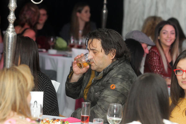 OBEZNANJEN OD ALKOHOLA SPAVAO NA STEPENIŠTU, a sad smo ga našli u normalnom izdanju! Ovako danas izgleda Sejo Kalač (FOTO)