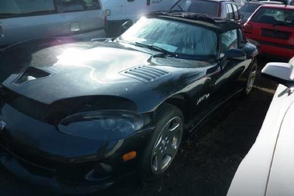 OVAKO SE DANAS OBAVLJAJU LICITACIJE ZAPLENJENIH AUTOMOBILA: Sedi tamo! Rekao sam ti da ja kupujem!