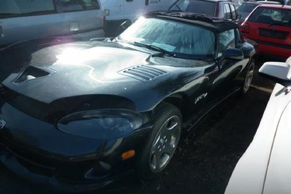 OVAKO SE DANAS OBAVLJAJU LICITACIJE ZAPLENJENIH AUTOMOBILA: Sedi tamo! Rekao sam ti da ja kupujem!