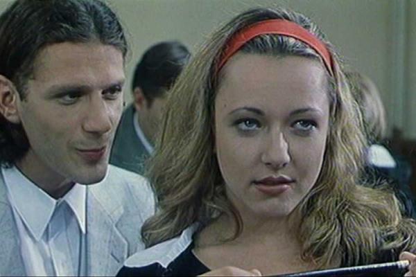 OTKRIVENE VELIKE TAJNE KULTNOG FILMA "LAJANJE NA ZVEZDE": Ko je zaista bio čovek koga tumači Bata Živojinović?