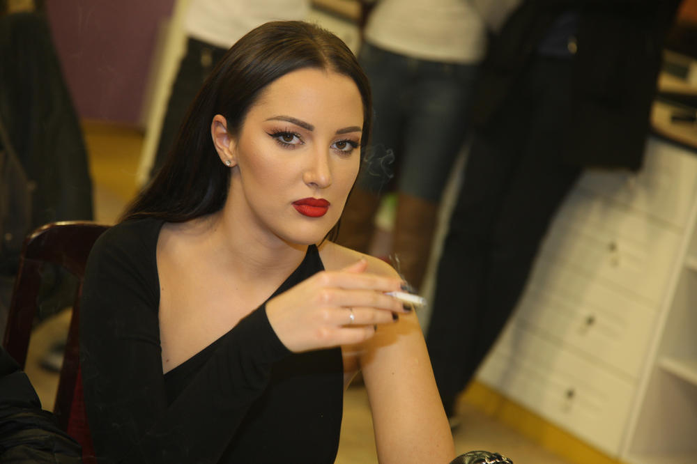 NEĆETE VEROVATI KADA GA VIDITE: Prijin bivši je popularan pevač, a razlog raskida je NEVEROVATAN! (VIDEO)