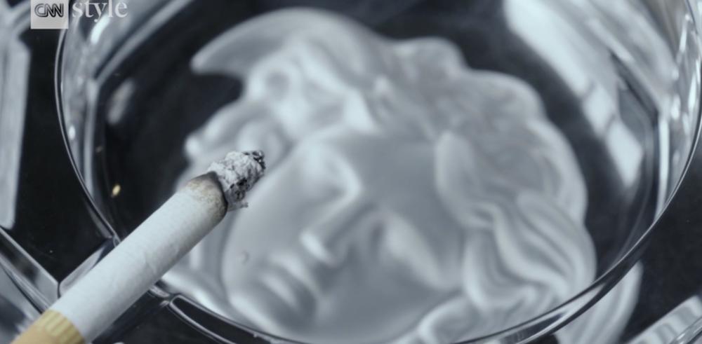 Čak i pepeljara ima Versaće potpis 