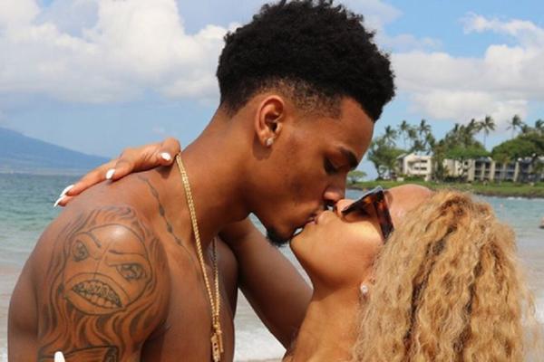 BRIGA NJEGA ZA OL STAR: Imao je preča posla! Recimo, kako da na Havajima aktivira bombu koju je poveo sa sobom! (FOTO)