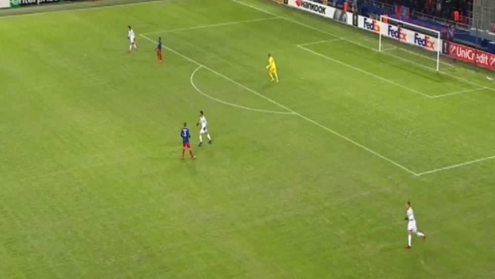 Fudbaleri Crvene zvezde u kratkim rukavima u Moskvi 