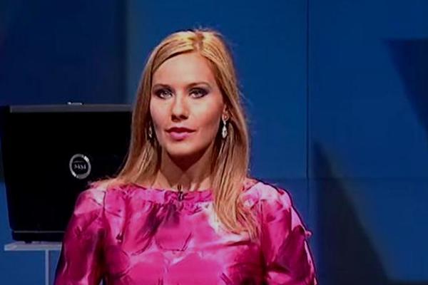 PROVIDNA HALJINA, PA JOŠ I CRNA ČIPKA... Voditeljku Slagalice nikada nismo videli U OVAKVOM IZDANJU! (FOTO)