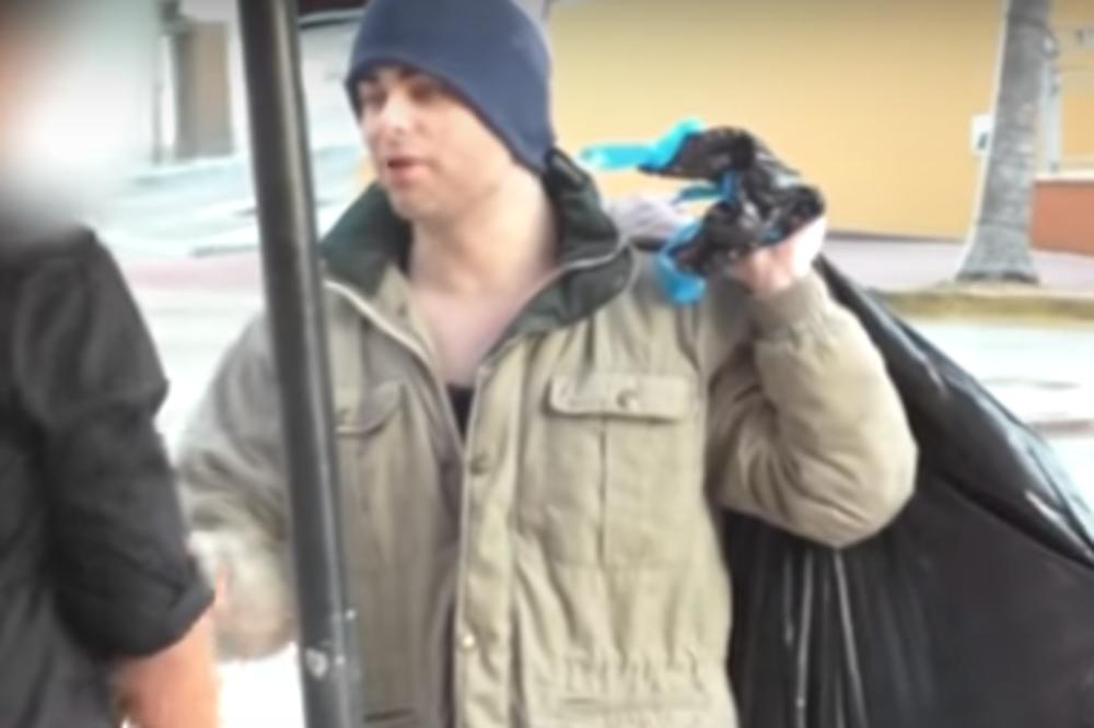 MISLILI SU DA JE BESKUĆNIK I NISU MU DALI DA UĐE U RESTORAN: A onda je on pozvao svog vozača, i sve se promenilo! (VIDEO)