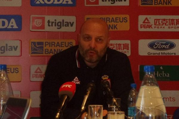 ĐORĐEVIĆEV RAPORT PRED PUT U NEMAČKU: Marinković i Jović otpali, danas odlučuje ko još ne ide! Za jednog igrača je imao specijalnu poruku! (FOTO)