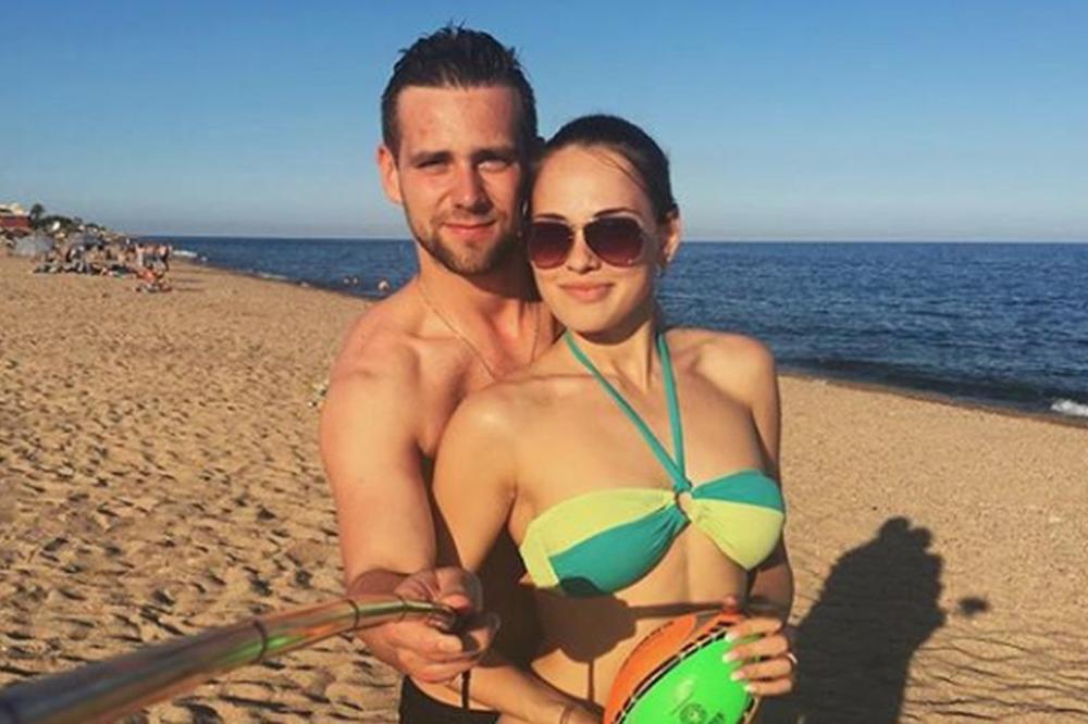 OSRAMOTIO I SEBE I PRELEPU ŽENU: MOK ga pustio da se takmiči, a on priznao da je dopingovan uzeo medalju u paru sa vrelom suprugom! (FOTO)