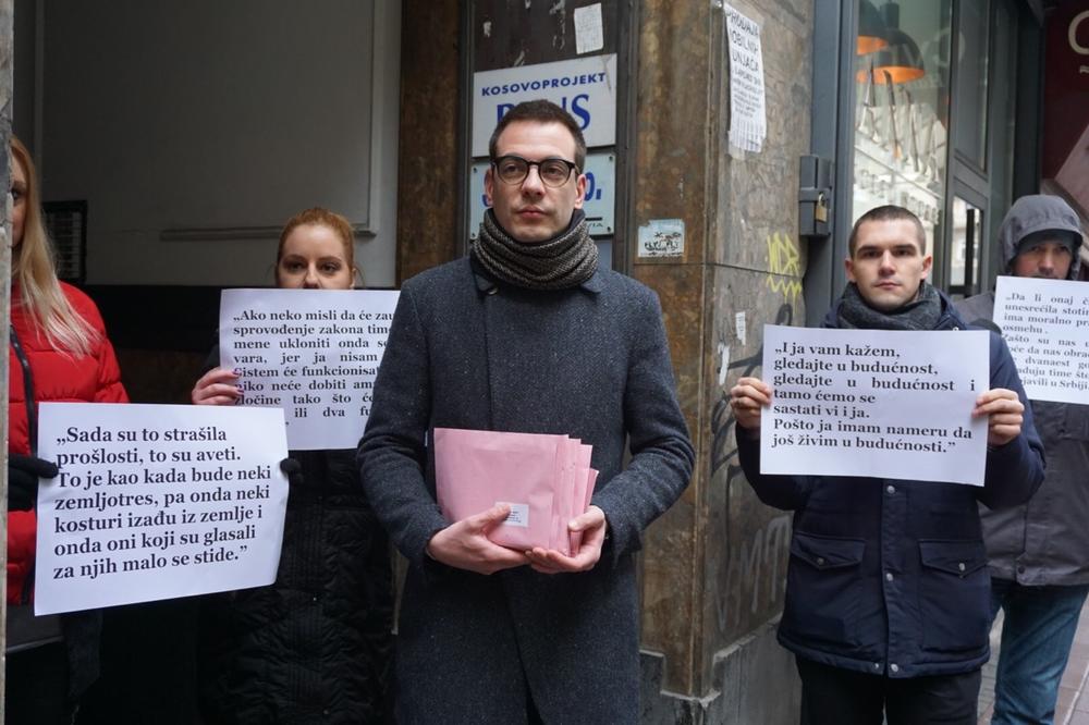 ŠTA RADITE BRE ISPRED KANCELARIJE TOME FILE:  Proglasio je Đinđića posthumno izdajnikom pravdajući zločinca