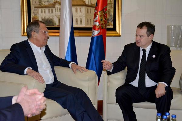 LAVROV BEZ KRAVATE, A NA STOLU... Ovako izgleda kad se sastanu Dačić i ruski kolega (FOTO)