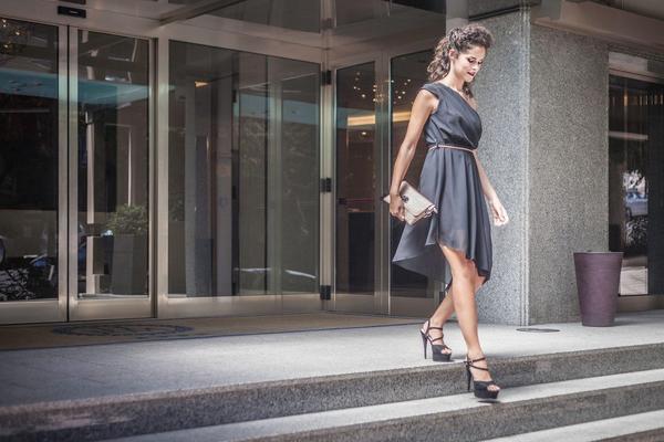 ŠTA JEDNU ŽENU ČINI ZAVODLJIVOM, ELEGANTNOM I TRENDI? Budite oličenje samopouzdanja