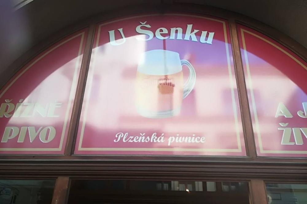 LUDNICA! Grobari zapalili kafanu u Plzenju! (VIDEO)