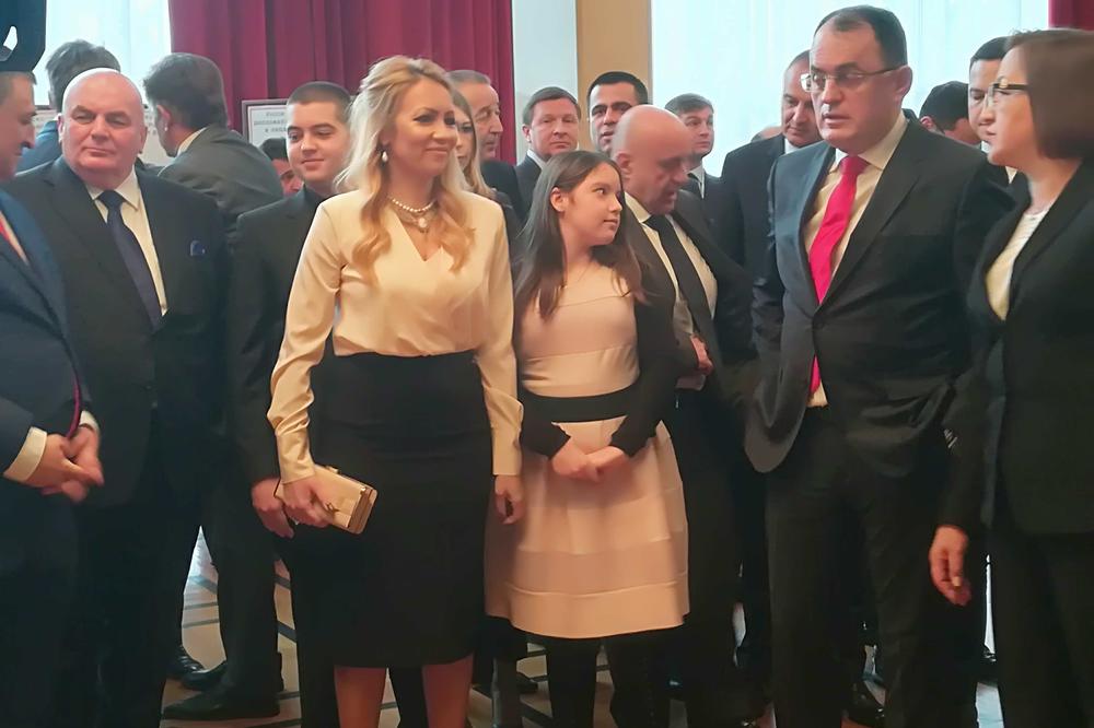 SVEČANOST U AMBASADI: Lavrov uručio orden Ivici Dačiću, tu je i cela porodica! (VIDEO)