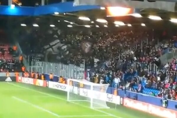 Stadion u Plzenju je pun, a samo se oni čuju! Grobari grme na meču sa Viktorijom! (VIDEO)