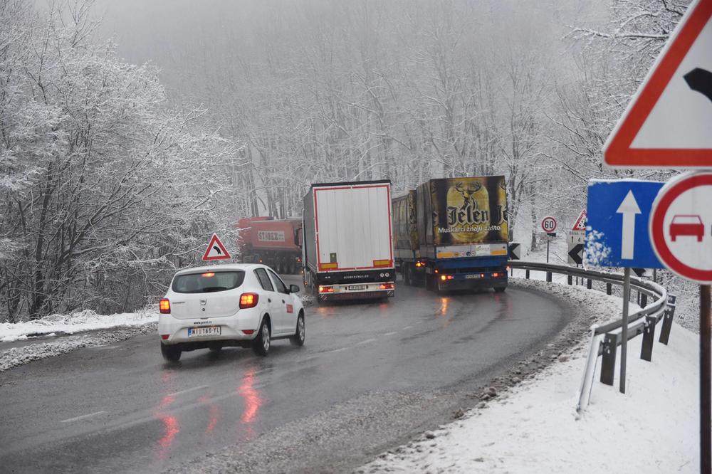 AKO PROKLIZATE ZBOG MOKROG LIŠĆA DOBIĆETE ODŠTETU, ali ne u OVA 2 SLUČAJA! Vozači, OPREZ!