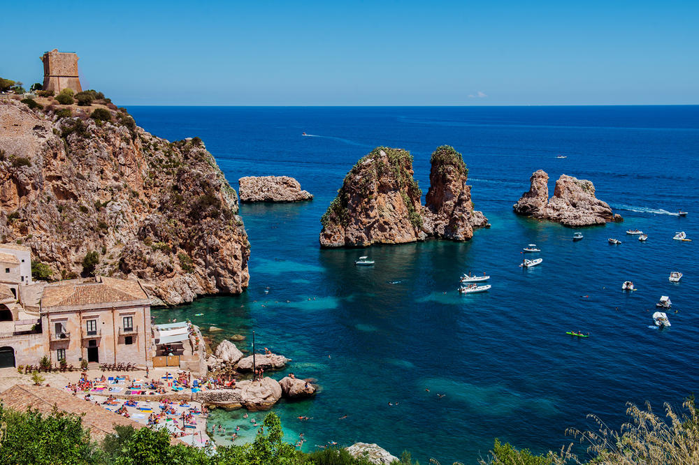 DA LI JE OVO REALNO? Italijani otvaraju plaže i vabe turiste, a svet u neverici!