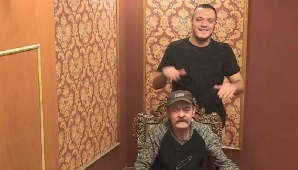 Gastoz je nedavno odlučio da preuzme očevo ime 