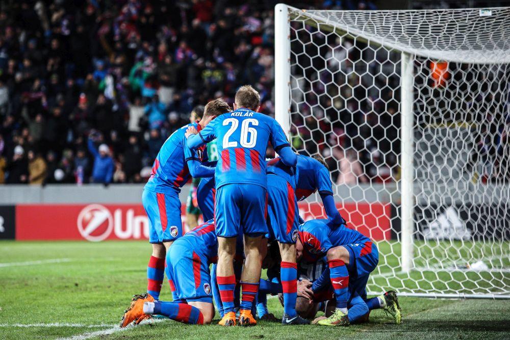Slavlje igrača Viktorije posle prvog gola