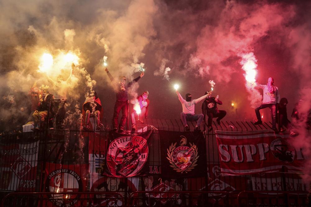 Pristalice Spartaka uz zastavu "Kosovo je Srbija" izdali burno saopštenje zbog dolaska Albanca!