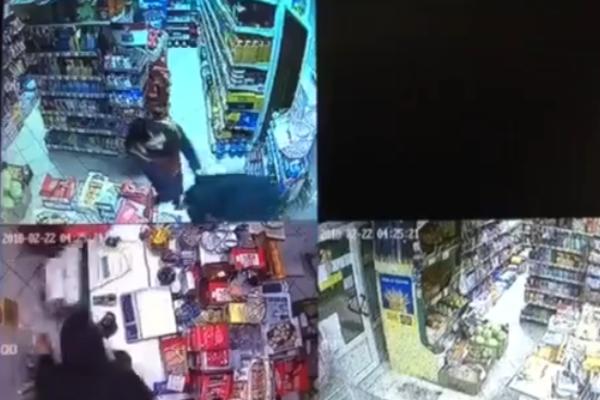 KRAĐA O KOJOJ BRUJI CRNA GORA: Radnica se borila sa lopovom kao lavica (VIDEO)