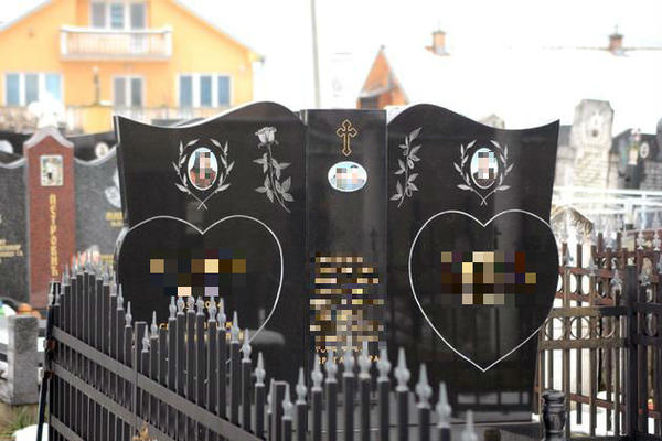 MRTVOG MUŠKARCA VENČALI SA ŽENOM, MAJKA MU IGRALA KOLO NA GROBU: Jezive scene u srpskom selu!