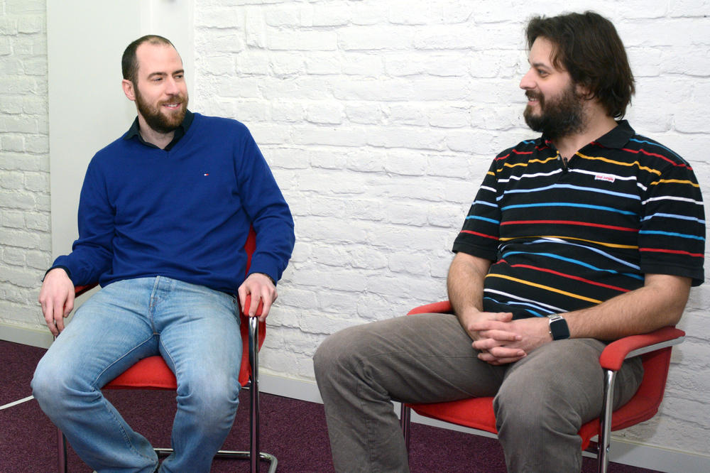 EROTSKI MASER NA TRGU, NA SLAVIJI DA GRUVA METAL, A NIŠTA OD METROA! Na listi su im salivač strave i buržujka, a ovo im je program (VIDEO)