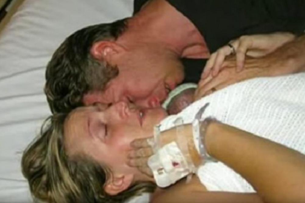 NISU HTELI DA GA PUSTE: Puna 2 sata ležali s mrtvom bebom, ali onda je doktor ušao i zatekao OVO!