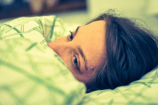 STRUČNJACI DOKAZALI DA OVA NAVIKA DIREKTNO UZROKUJE RAK I INFARKT: A svi to radimo bar po 2 sata SVAKOG DANA!