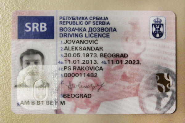 Istekla vam je VOZAČKA ali ne i TABLICE? Vozači, u tom SLUČAJU MORATE URADITI OVO!