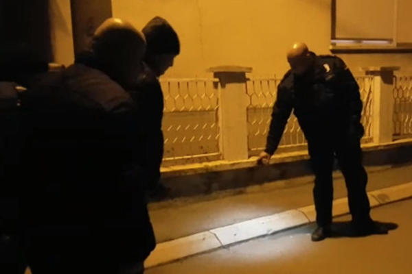 PUCNJAVA U VIŠNJICI: Mladić ranjen u obe noge! (VIDEO)