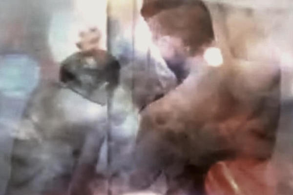 SLOBA ZASKOČIO LUNU: Vrela akcija ispod tuša, sve se treslo! Vodili ljubav 23 minuta (VIDEO)