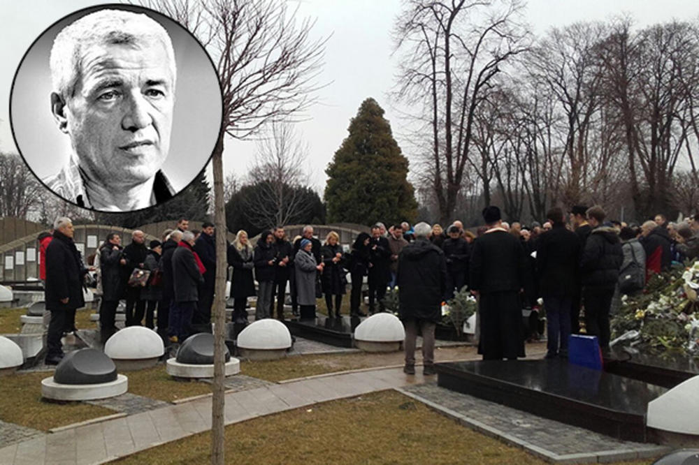 40 DANA OD SMRTI OLIVERA IVANOVIĆA: Pomen u Aleji zaslužnih građana, supruga Milena u suzama, najmlađi sin nije tu (FOTO)